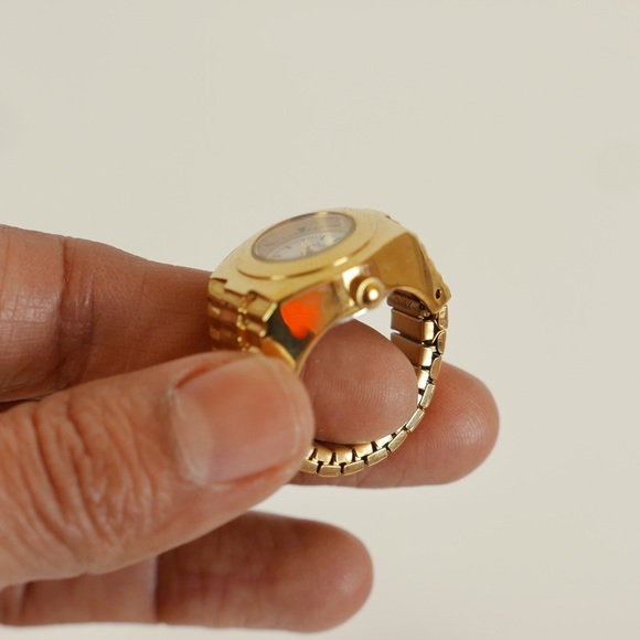 (SOLD) Vintage DIGITS Gold Plated Ring Watch - Picture 3 of 6